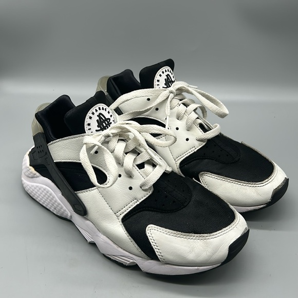 Nike | Shoes | Nike Mens Size 9 Air Huarache Og Orca White  display picture 1